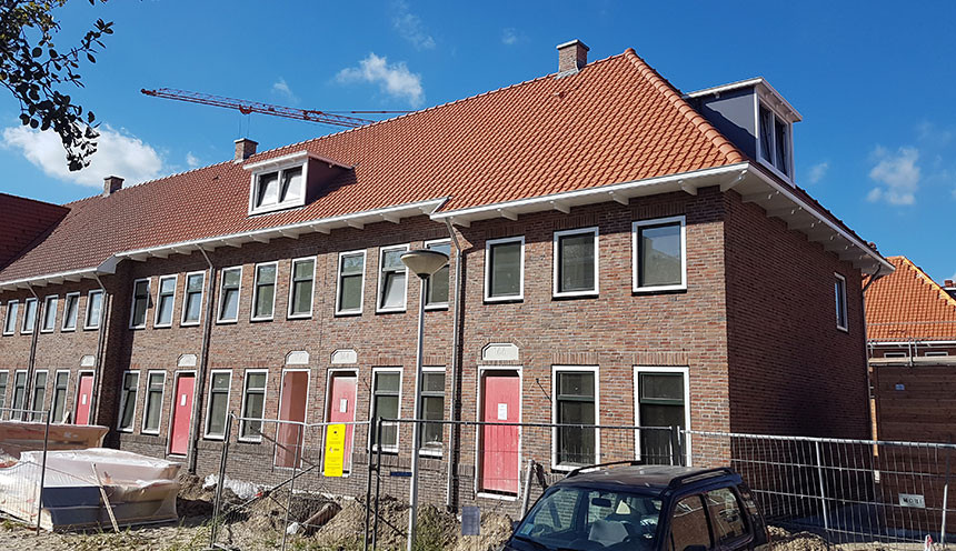 Dakkapel Leiden buitenaanzicht van veraf. Ruiter Dakkapellen.